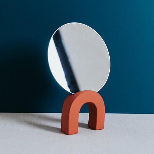 Handgemaakt spiegelhoudertje in beton met spiegel - Terracotta - Lollipop Rebels