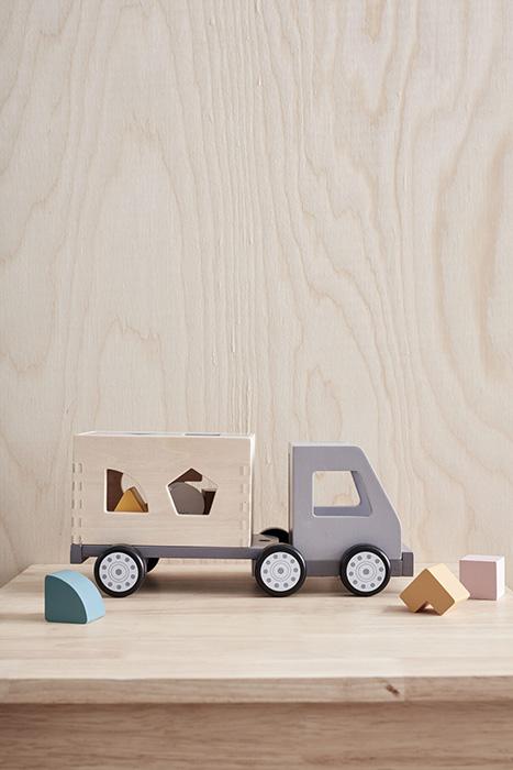 decoratieve houten vrachtwagen met vormpjes kids concept lollipop rebels